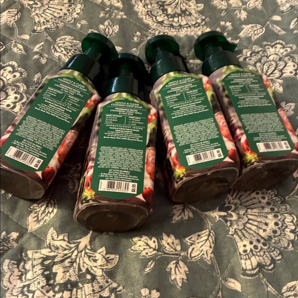 Bath & Body Works Strawberry Kiwi Foaming Hand Soap (4) - Picture 5 of 5